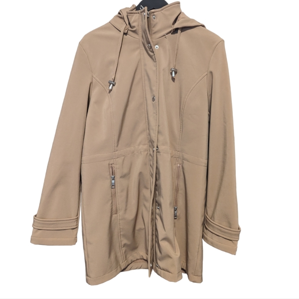 BRAND NEW🌸
Nautica Water Repellent Hooded Jacket with hood.